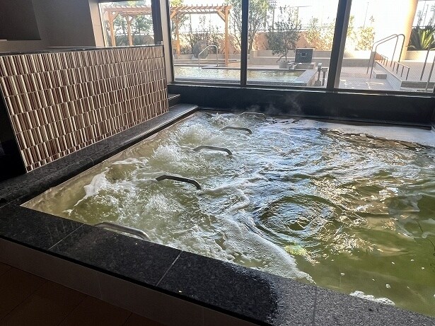 温泉濃度を50％にした湯船