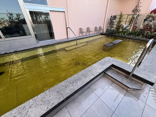 もうひとつの露天風呂は温泉50％濃度のお風呂