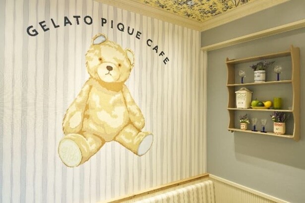 巨大なピケベアのウォールアート