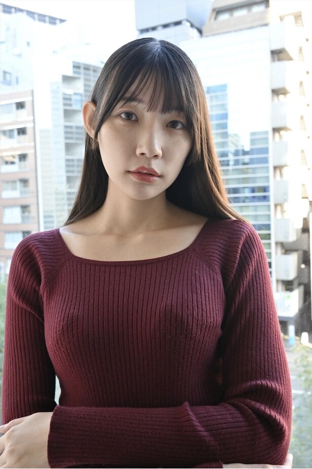 “令和の美脚クイーン”波崎天結の2nd写真集が発売「“丸み”を感じてもらえる内容にこだわりました」