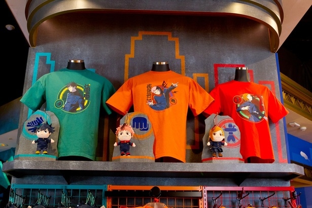 虎杖、伏黒、釘崎のイメージカラーが鮮やかなTシャツは3人でそろって着たい