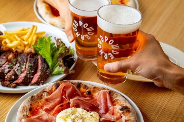 ランチから夜のバータイムまで、シーンに合わせて一日中楽しめる