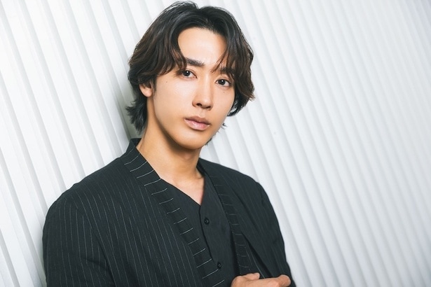 『ウルトラマンオメガ』主演の近藤頌利「もがきながら頑張っている昔の自分を表現した」カットも。マレーシアでの撮影を振り返る