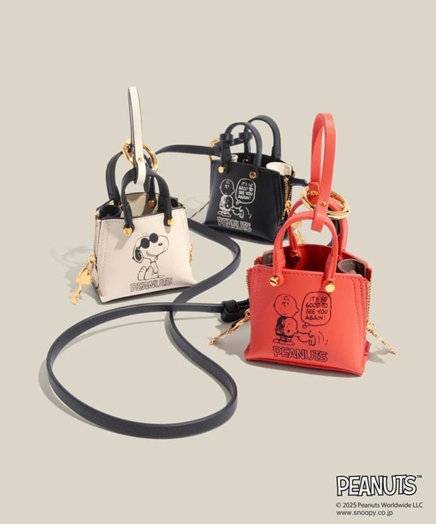 手のひらサイズの「Y BAG Pico」は2WAY仕様。ショルダー紐を付けてミニバッグとしても楽しめる