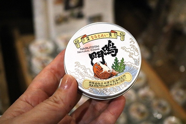 日本酒エキス配合の「オーガニックハンドクリーム」(小：880円、大：2200円)は、お酒が飲めない人へのお土産にも　※写真は大