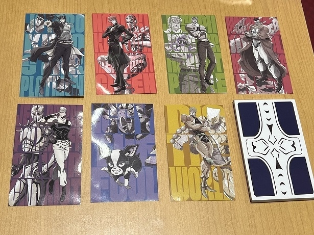 コラボ限定ステッカーはスーツケースなどに貼るのにおすすめ