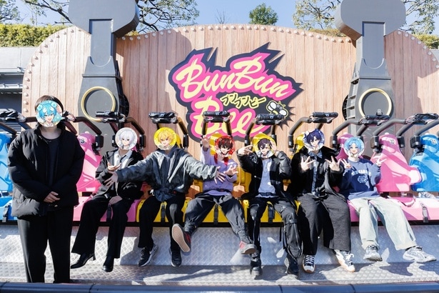 すにすてとコラボ中のアトラクション「ブンブンビー」！おさでいさんは身長制限で乗れなかった…けれど、みんな笑顔で記念写真をパシャリ