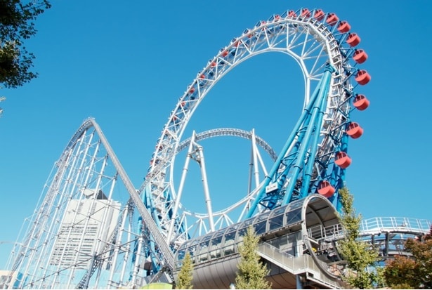 世界初のセンターレス観覧車「ビッグ・オー」は、東京ドームシティ アトラクションズのランドマーク