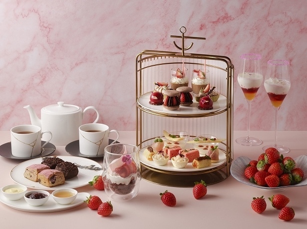 「ウェスティンホテル横浜」ロビーラウンジの「恋するいちごアフタヌーンティー with リンツチョコレート」