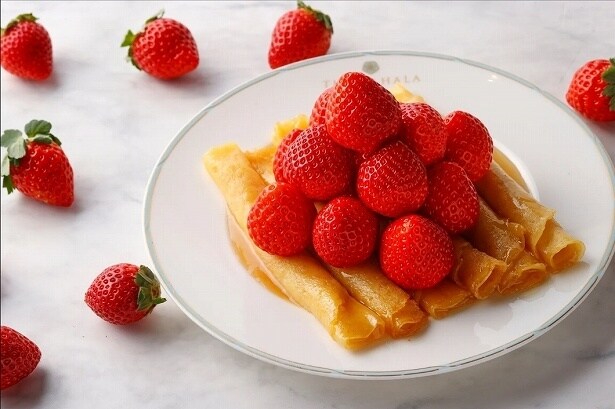 「ザ・カハラ・ホテル＆リゾート 横浜」THE KAHALA Loungeの「ストロベリー・オン・ザ・シンパンケーキ」