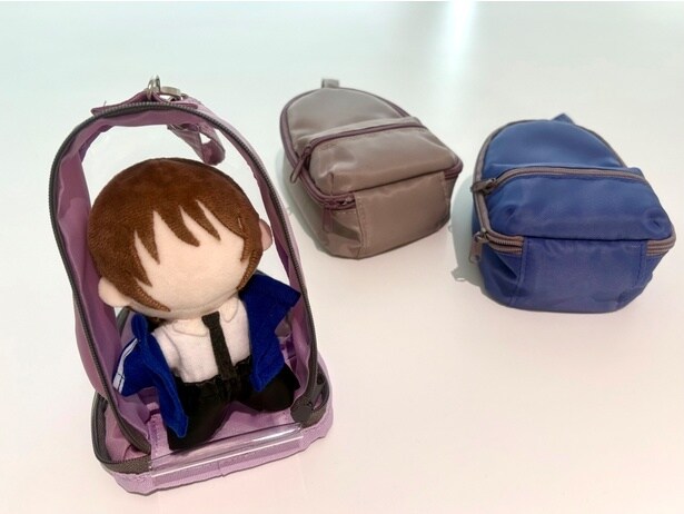 川崎さんの「どうしてもぬいを自立させたい」という情熱から商品化にいたった「ふたを開ければぬいスタンドに ミニリュック型ぬいポーチの会」(月1個/2640円)