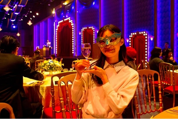 まずは乾杯。これから何が起こるのだろう…