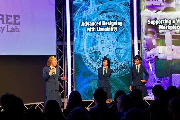 蘭、園子、世良ちゃんの帝丹高生3人組。ゲストに手を振ってくれたりサービスも欠かさない