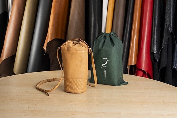 スターバックスのJIMOTO Made新作は、人のつながりがモノを生むまち台東区発のボトルショルダーバッグ