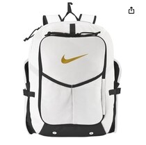 毎日にも、頼もしすぎるアイテム！ウェアもシューズもまとめてOK、遠征も練習もこれ一つで完結。 【ナイキ】のフル装備リュックがAmazonでチェックできるよ！