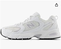 曲線が魅せる洗練シルエット。毎日を快適にする【ニューバランス】のスニーカーがAmazonに登場中‼