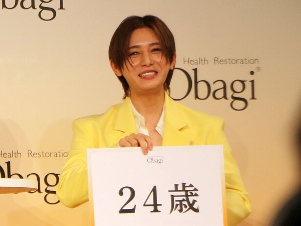 【写真】肌年齢の診断の結果が「24歳」と発表され、「いいですね～！うれしい！」と喜ぶ山田さん