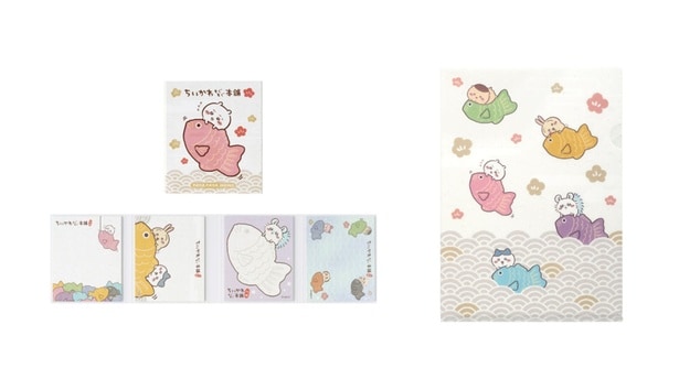 写真左から「パタパタメモ」(660円)、「手触りの良いクリアファイル」(440円) 