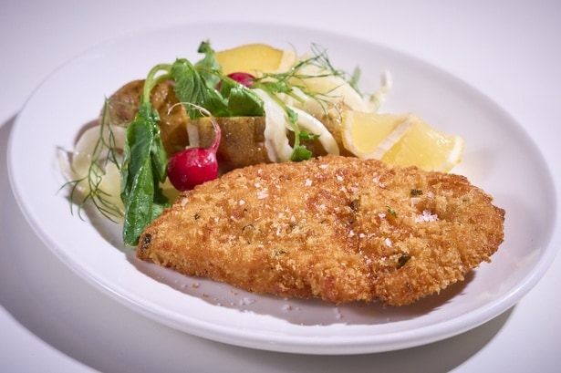 「チキンシュニッツェル - インカのめざめ、フェンネル、ヴェルジュドレッシング」