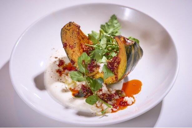 「ローストパンプキン - 自家製スパイスオイル、シトラスヨーグルト、ハトムギ」