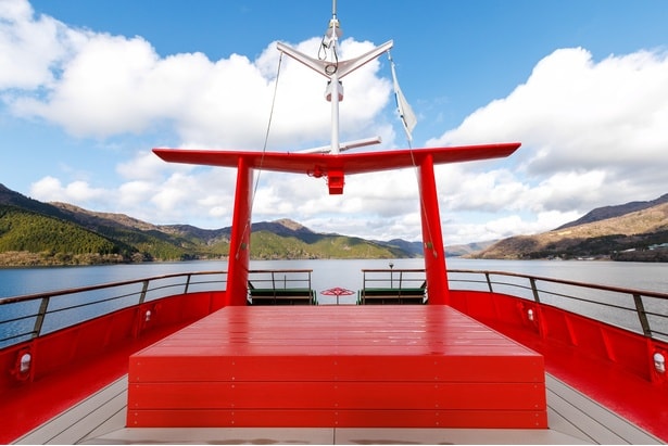 最上階の4階の「天空ノ腰掛」は、360度のパノラマビューを楽しんで