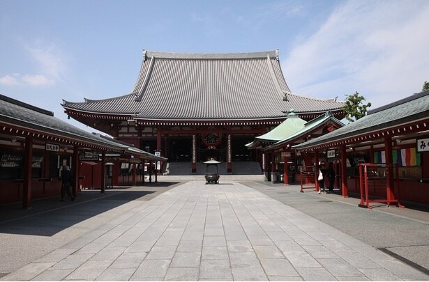 「金龍山 浅草寺」本堂まで続く仲見世商店街で買い物も楽しい