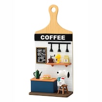 スヌーピーのミニチュアフィギュア、もうコンプできた？壁掛けも棚置きもできるウッドボードデザインの全6種