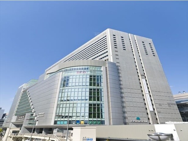 サウスゲートビルディングの地下2階から15階に入居する「大丸梅田店」