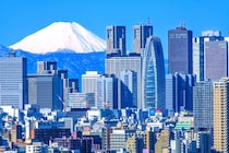 【新宿観光】地上202mの絶景から、迷宮・歌舞伎町の夜まで。都庁、御苑、ゴールデン街までめぐる！初めての新宿「王道コース」