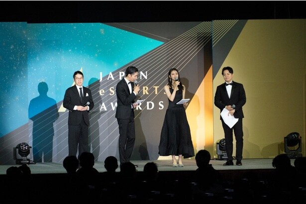 華やかなステージで各賞の発表が行われた