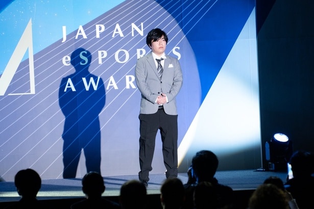 日本eスポーツアワード2025 格闘ゲームプレイヤー賞を受賞したカワノ選手