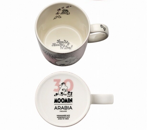 マグの内側や取っ手、バックスタンプも特別仕様