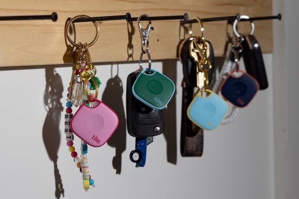 貴重品管理をおしゃれに楽しむ!カラフルでかわいいスマートトラッカー「Tile」の新ラインナップ