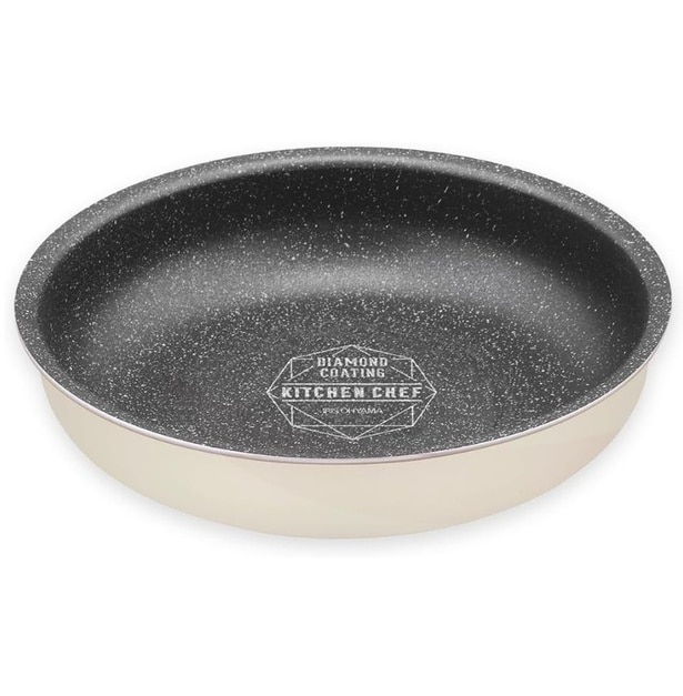 するんと離れて、ずっと続く。毎日の料理が心地よくなるダイヤモンドコート【アイリスオーヤマ】のフライパンがAmazonに登場!