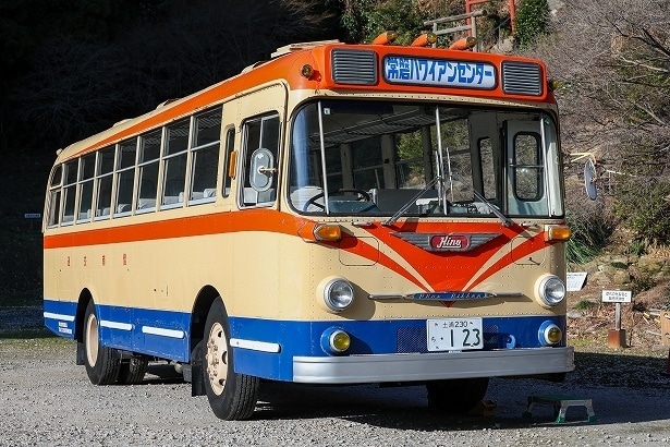 映画『フラガール』にも登場したバスを創業60周年記念として期間限定運行
