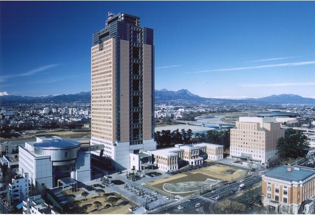 【写真】33階建ての群馬県庁舎は、153.8メートルで道府県庁舎として日本一の高さを誇る
