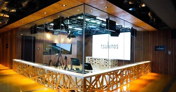 tsulunosのスタジオは、県庁舎の32階展望ホールに併設されている