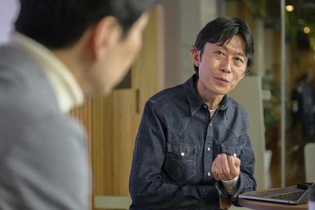 同じ発信者として知事の話に耳を傾ける浅野編集長。群馬県との関係性も今回の対談でより深まった