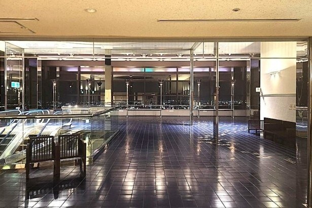 シースルーエレベーターで30階まで直行できる