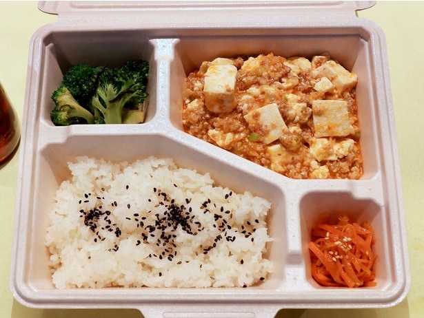 「究極の純正ごま油BOX」(500円)の主菜には、「純正ごま油」を使った本格的な麻婆豆腐も用意