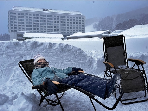 白銀の世界に身を置くことで、サウナの爽快感が一段と際立つ