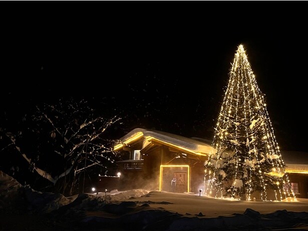 このオーストリアハウスは、1993年のアルペンスキー世界選手権の際にオーストリアチームが実際に使用し、現地の資材と職人を招いて建築された歴史あるログハウス