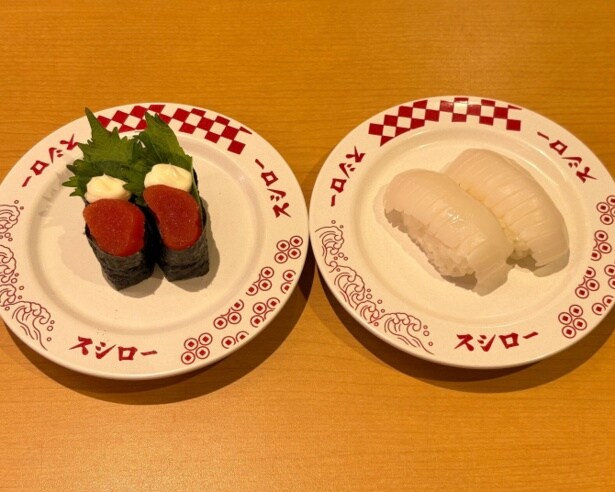 左から北海道産 タラコとマヨ軍艦(120円～)、北海道産 ムラサキイカ(120円～)