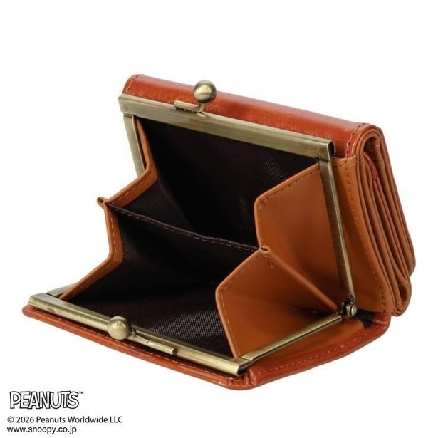 がま口部分をパカッと開くと、仕切り付きで小銭が取り出しやすい構造。カードポケットも備えている