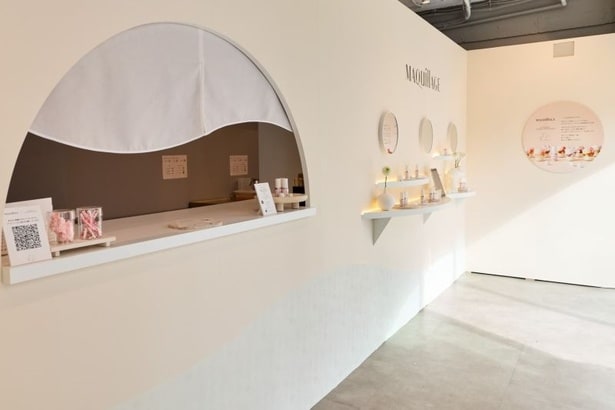 1階にも「白玉ファンデ美容液」を体験できるエリアがある