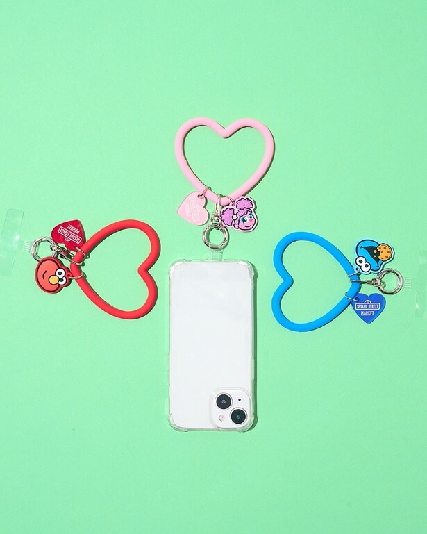 「シリコンブレスレット」(各3630円)