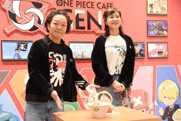 コラボメニューの感想を話す山口勝平さん(左)と山口由里子さん(右)