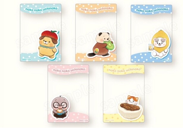 「トレーディングクリアカード」(各330円)