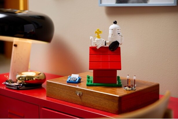 おなかにウッドストックを乗せて寝そべる、あの定番ポーズもばっちり再現