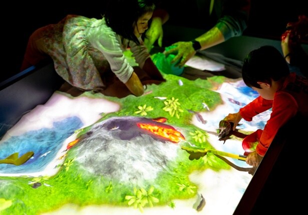 「リトルプラネット ダイバーシティ東京 プラザ」天地創造体験が楽しめるAR砂遊び